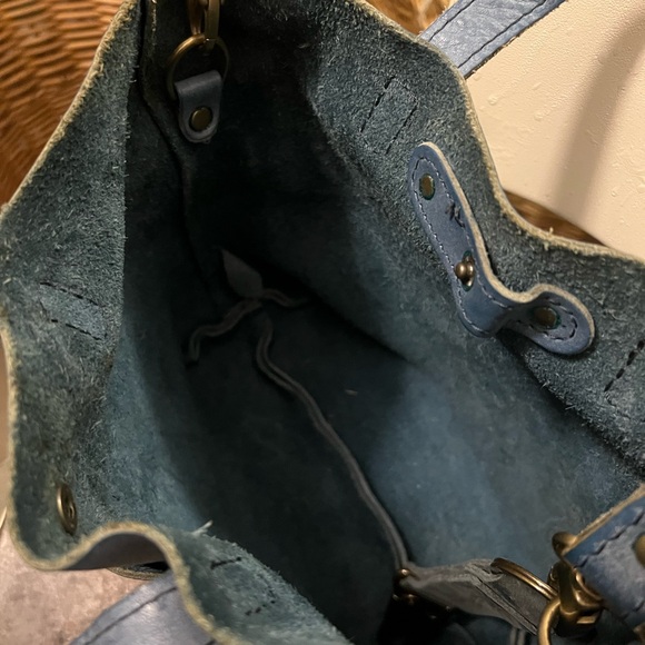 Portland Leather Crossbody or Shoulder Bag - Picture 8 of 8